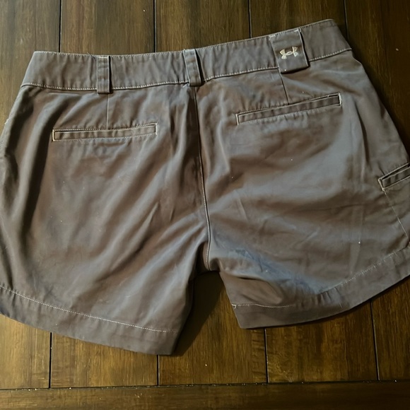 Under Armour grey khaki shorts - Picture 2 of 2